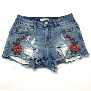 Urban Heritage high-rise distressed jean short (size 5 Junior/medium)